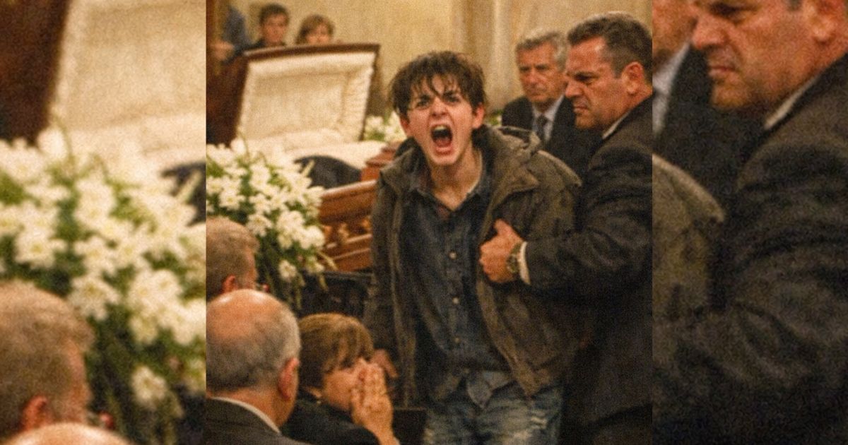 Il ragazzo di strada che ha fermato un funerale: la bara, il respiro nascosto e il tradimento di famiglia