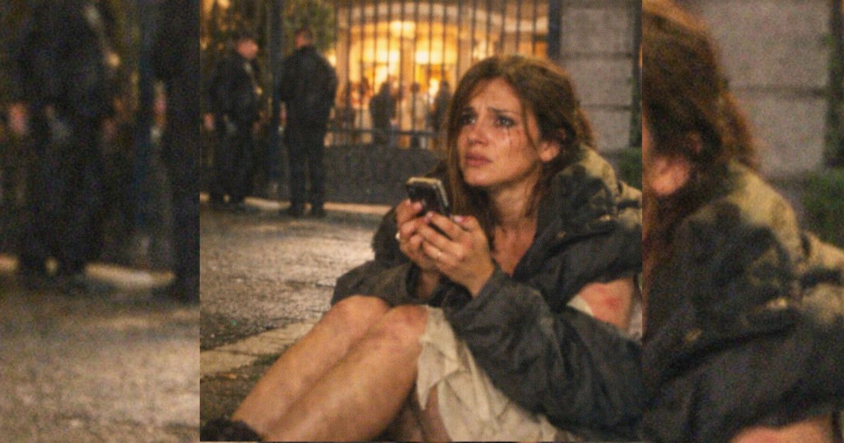 Mi accusarono di furto e mi strapparono il vestito davanti a tutti… poi arrivò una telefonata inattesa