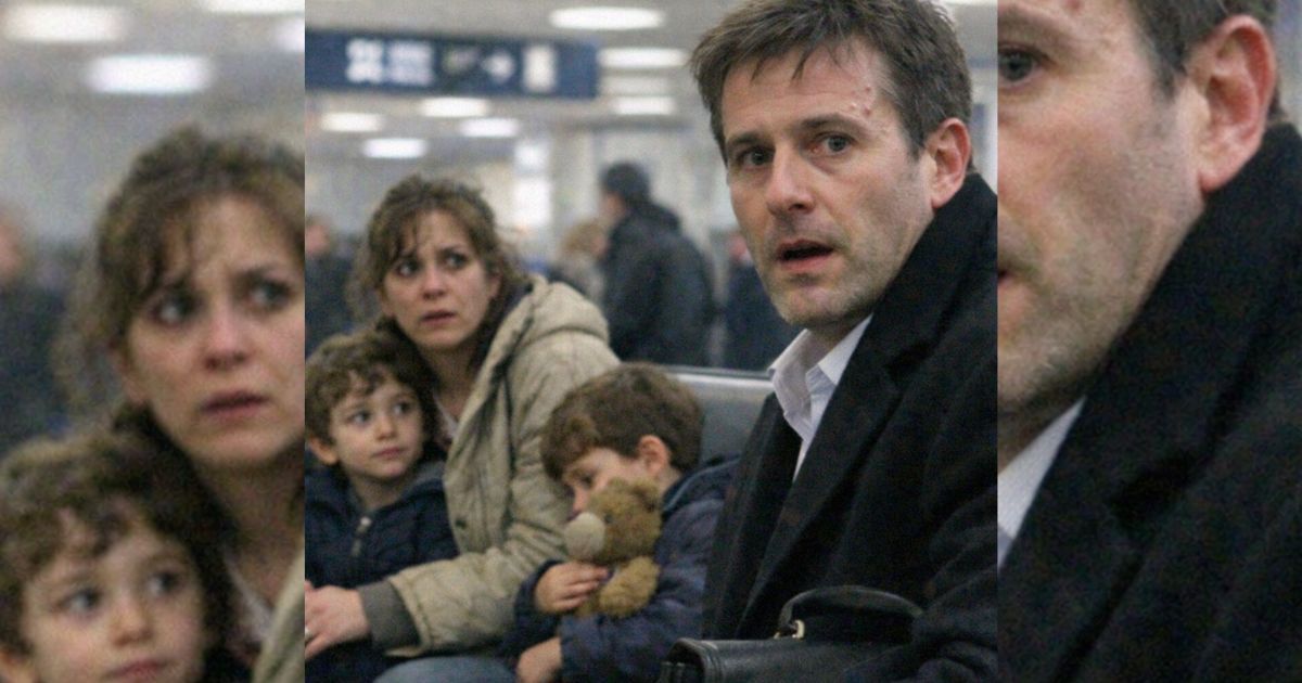 All’aeroporto ritrova l’ex domestica con due gemelli: un nome sussurrato lo costringe a fermarsi, sconvolto