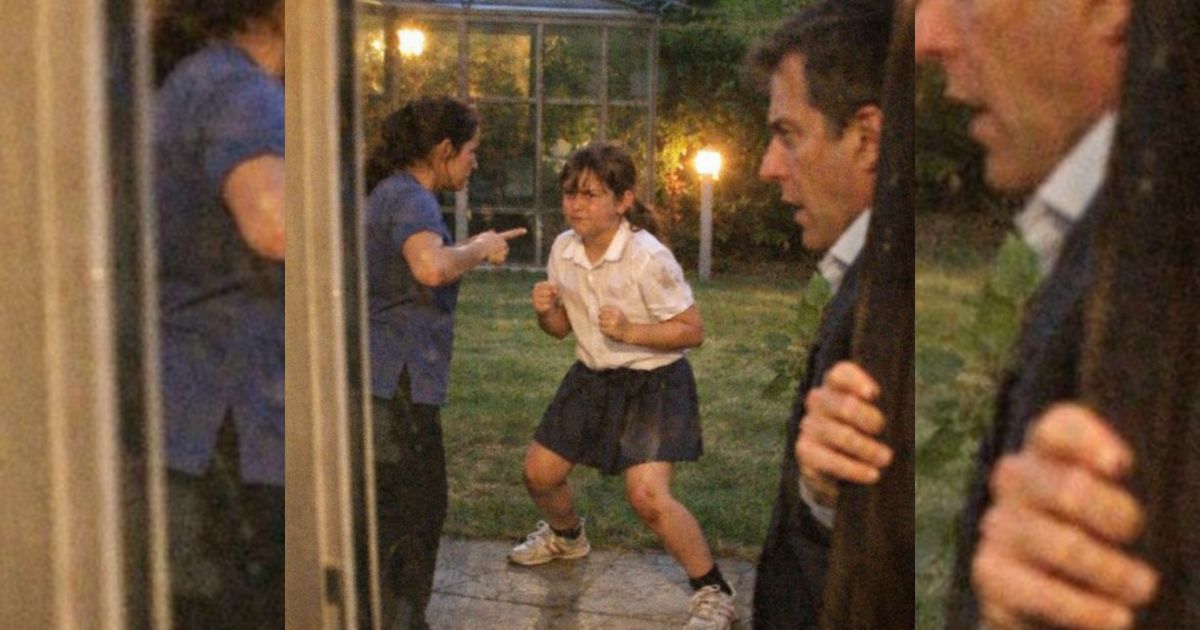 El millonario abrió la puerta del jardín y vio a su empleada entrenando a su hija… el motivo lo dejó sin habla