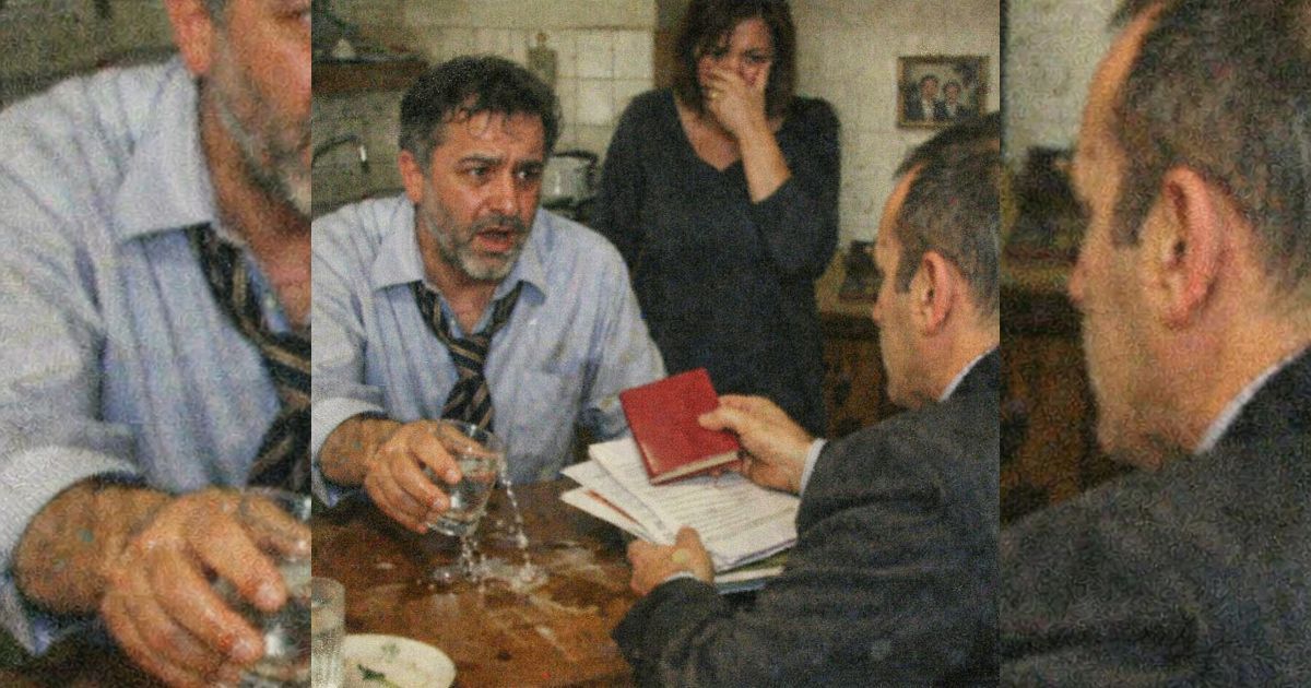 Un avvocato bussò dopo il funerale: il quaderno rosso di mio suocero cambiò tutto in un attimo