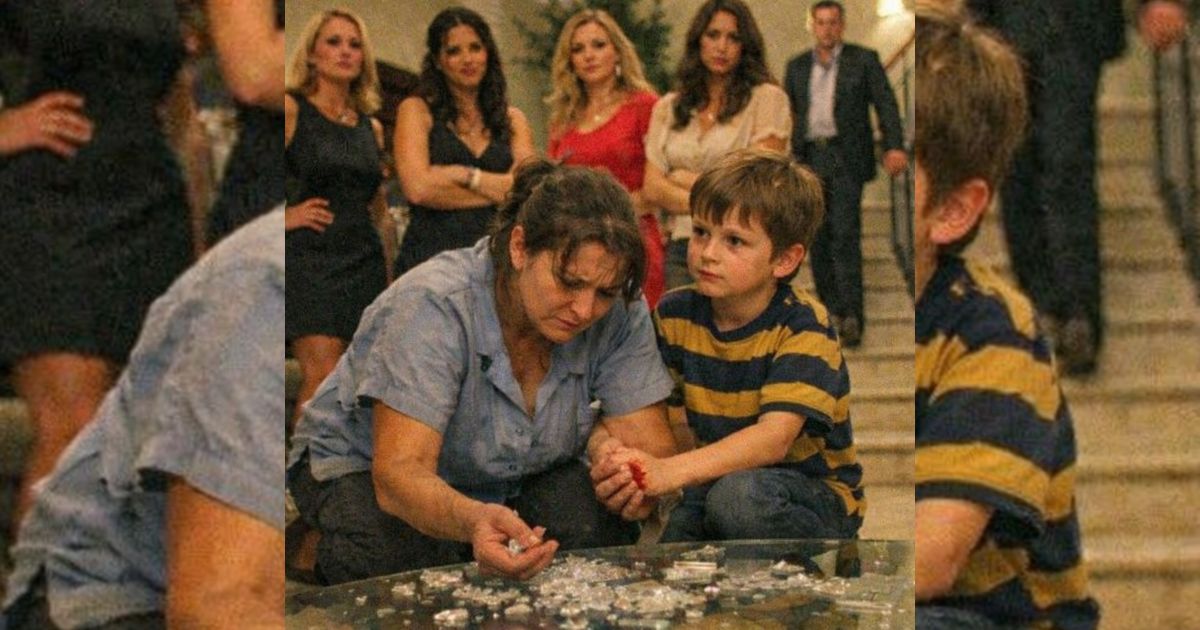 Un niño debía elegir “nueva mamá” entre cinco ricas… pero señaló a la señora de limpieza y todo estalló